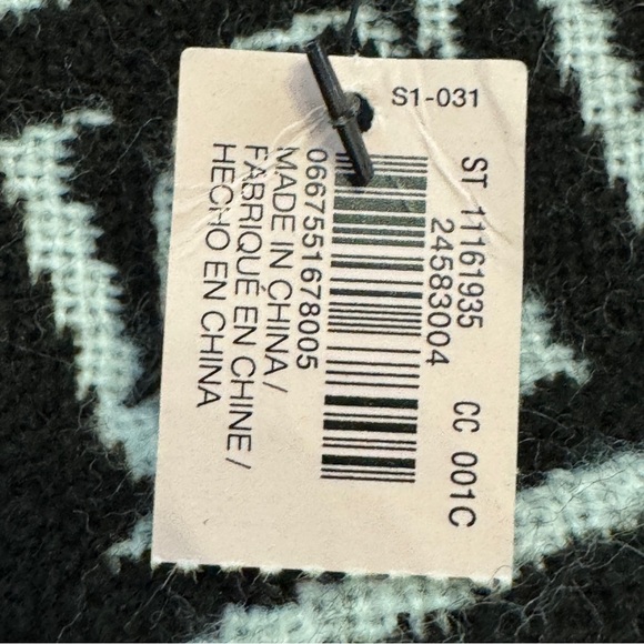 Victoria’s Secret Logo Scarf NWT Black White Acrylic 80” x 12” - Picture 4 of 8